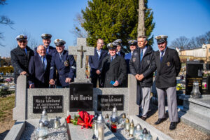 Apel pamięci za zmarłych żeglarzy przy grobie Ottona Weilanda