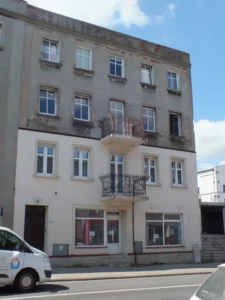 Budynek na ul. Piłsudskiego 34 przed pracami remontowo/konserwatorskimi