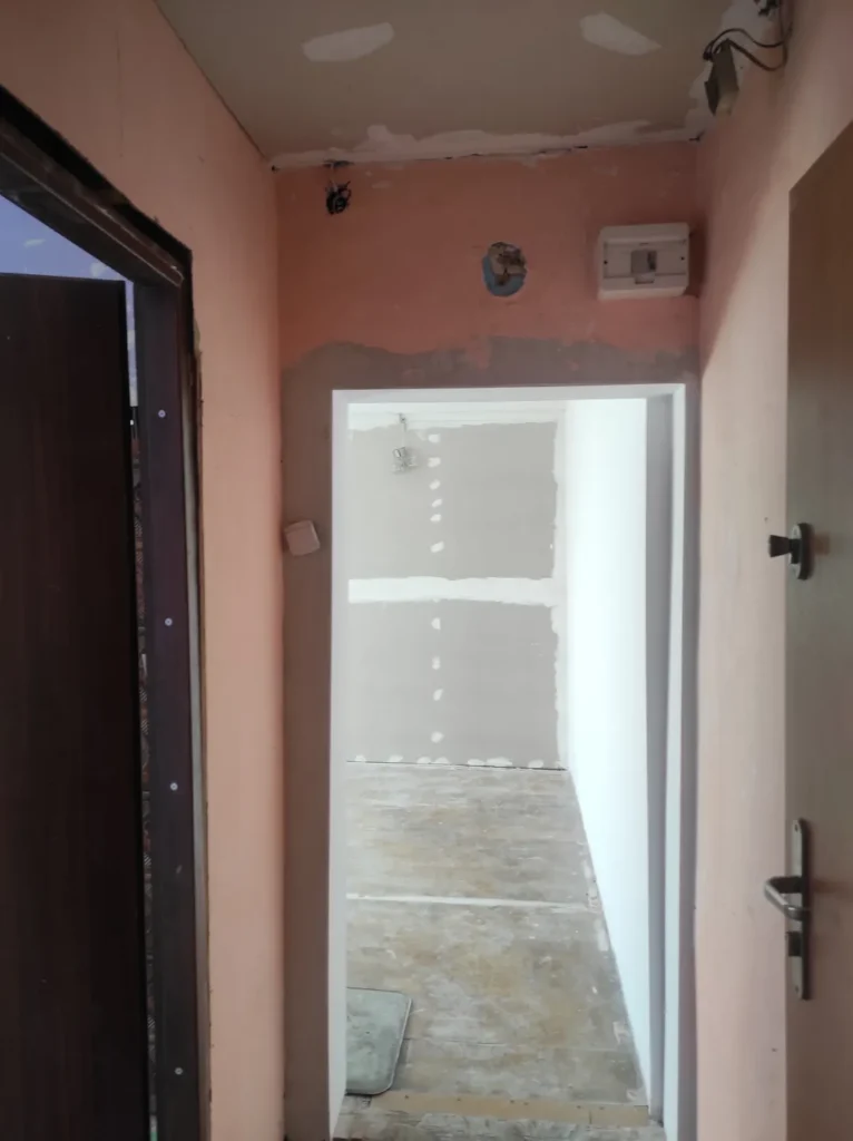 Przedpokój w mieszkaniu na ul. Pietruszkowej 6/6