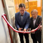Uroczystość nadania imienia auli i odsłonięcia tablicy pamięci dyrektorów w SP nr 1