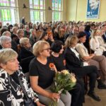 Uroczystość nadania imienia auli i odsłonięcia tablicy pamięci dyrektorów w SP nr 1