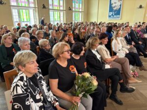 Uroczystość nadania imienia auli i odsłonięcia tablicy pamięci dyrektorów w SP nr 1