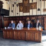 Na zdjęciu od lewej burmistrz Chojnic Arseniusz Finster, wykonawca robót Grzegorz Drewczyński, starosta chojnicki Marek Szczepański, zastępca wójta gminy Chojnice Janusz Szczepański