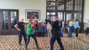 Zajęcia z samoobrony dla chojnickich seniorów