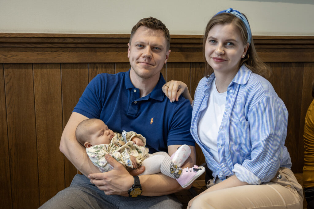 Pamiątkowe zdjęcie z najmłodszymi mieszkańcami