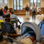 Wręczenie pakietu powitalnego Chojnicka Wyprawka dla najmłodszych Chojniczan