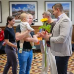 Wręczenie pakietu powitalnego Chojnicka Wyprawka dla najmłodszych Chojniczan