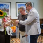 Wręczenie pakietu powitalnego Chojnicka Wyprawka dla najmłodszych Chojniczan
