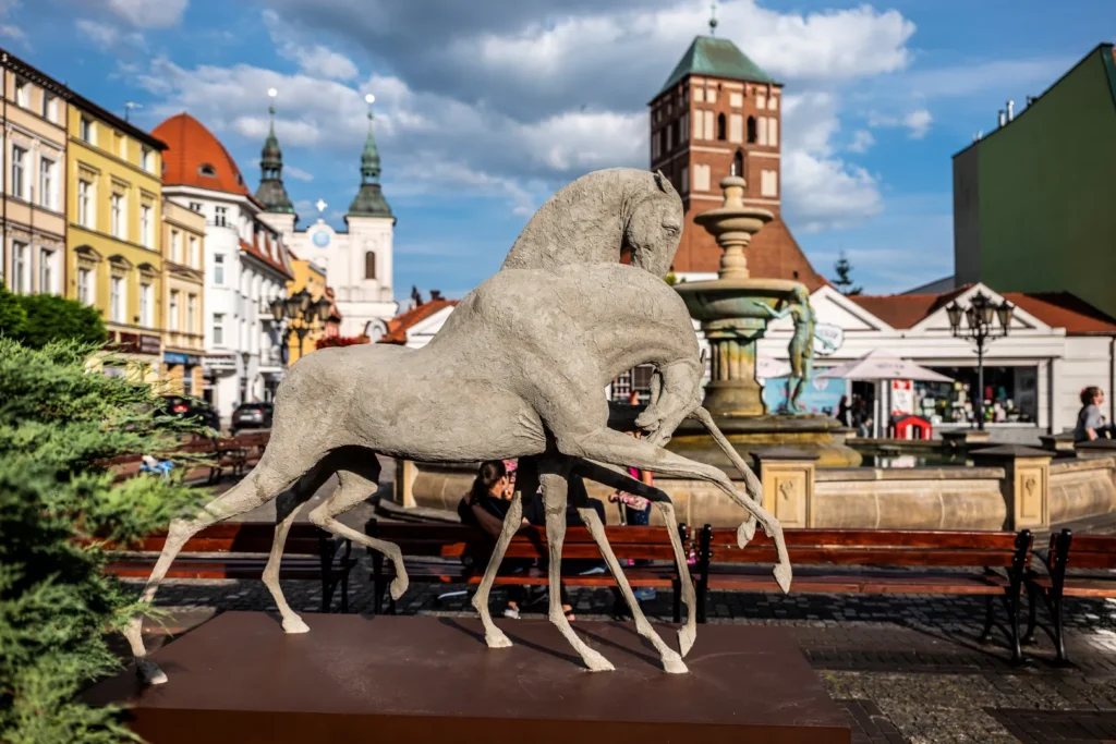 Rzeźba w przestrzeni miejskiej w Chojnicach - fot. Daniel Frymark